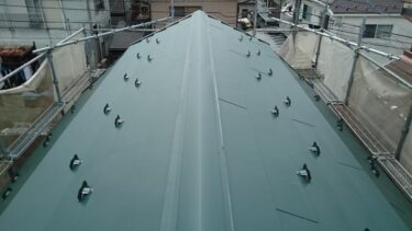 【船橋市】コロニアルからガルバリウム鋼板へカバー工法で施工