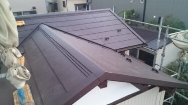 【市川市】瓦棒屋根からガルバリウム鋼板へ葺き替え工事