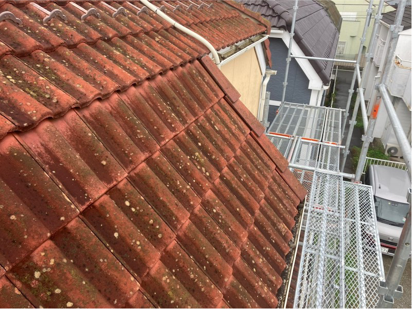 鎌ヶ谷市の屋根修理の施工中の様子